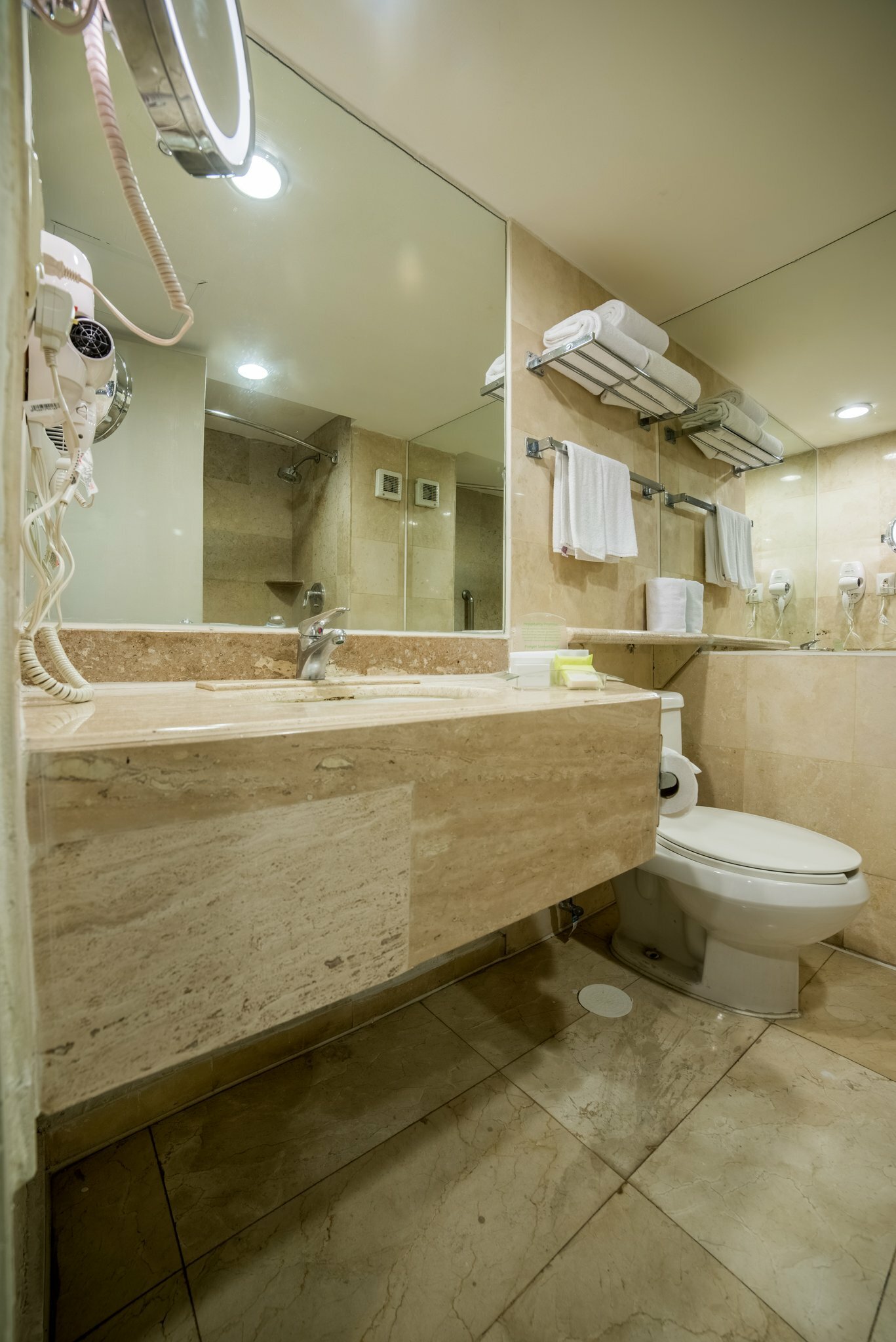 Фото Holiday Inn Guadalajara Expo