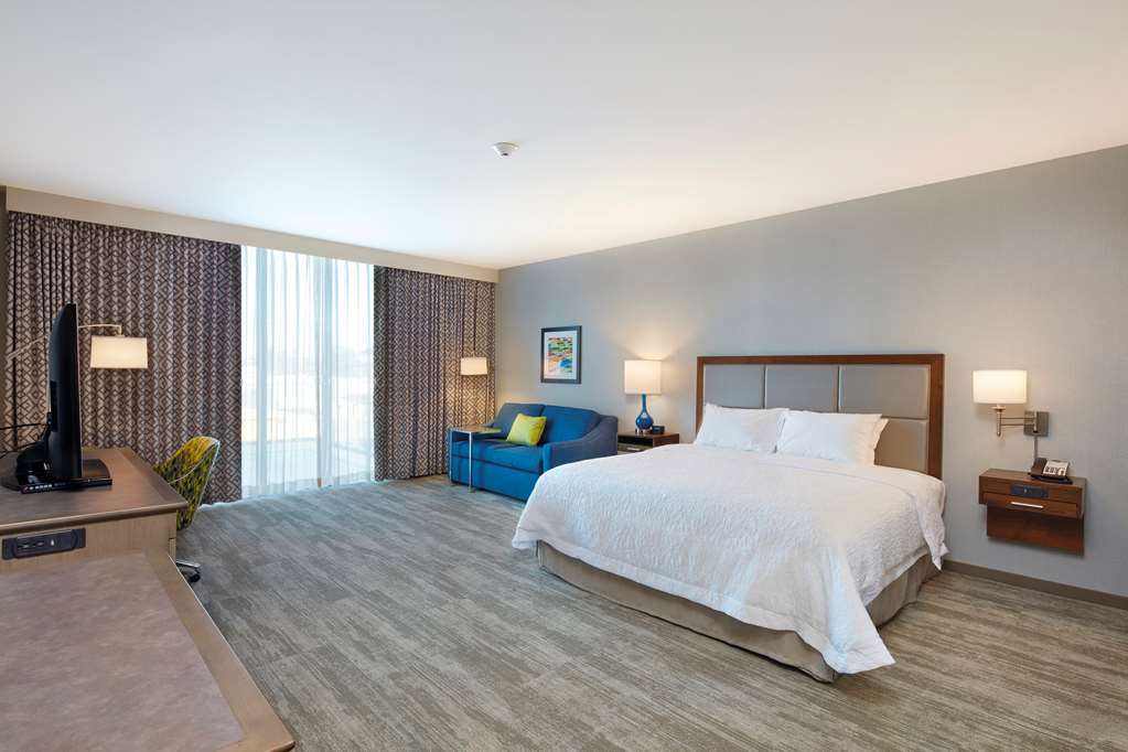 Фото Hampton Inn & Suites Sacramento at Csus