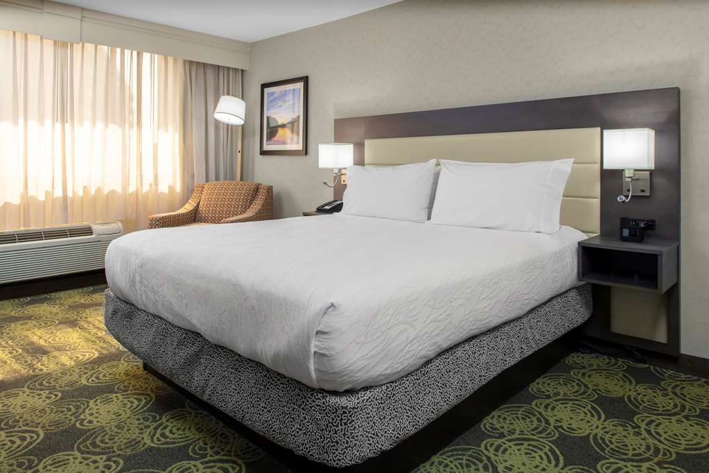 Фото Hilton Garden Inn Reagan National Airport