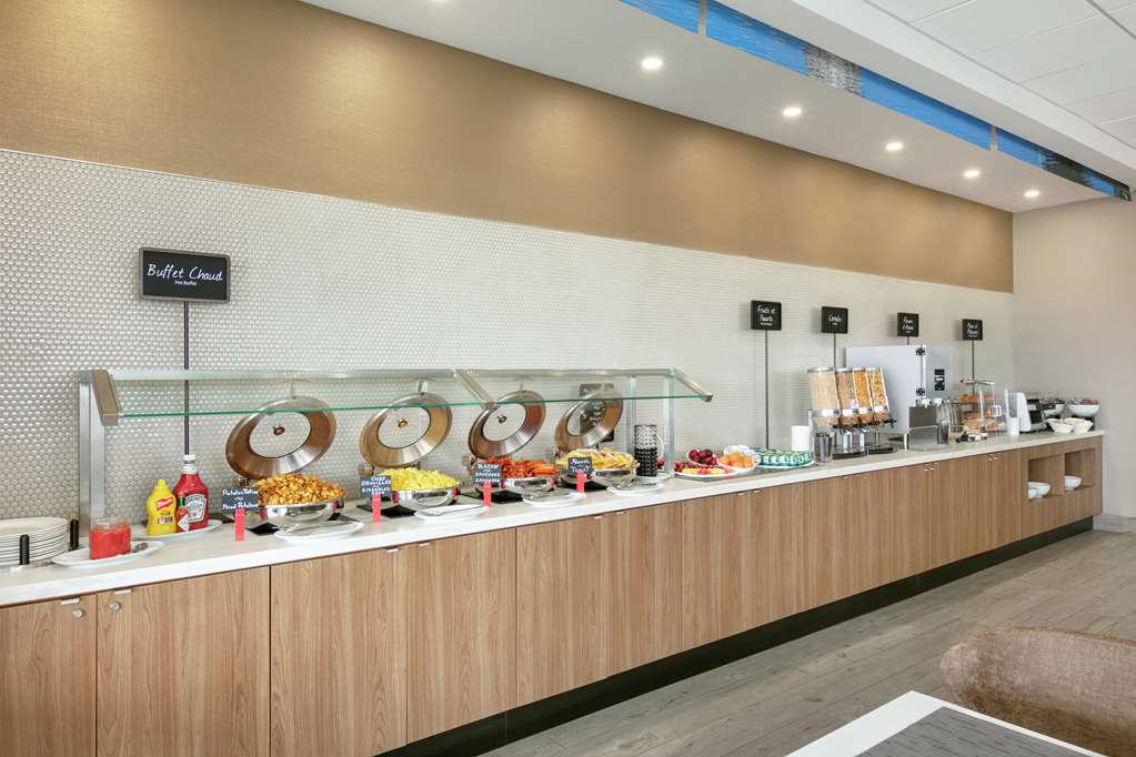 Фото Embassy Suites by Hilton Montreal Airport