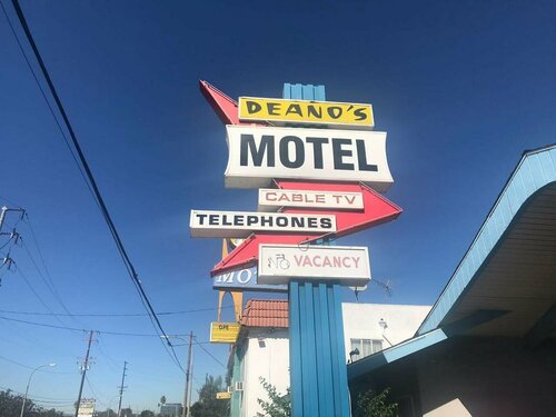 Гостиница Deano's Motel в Калвер-Сити