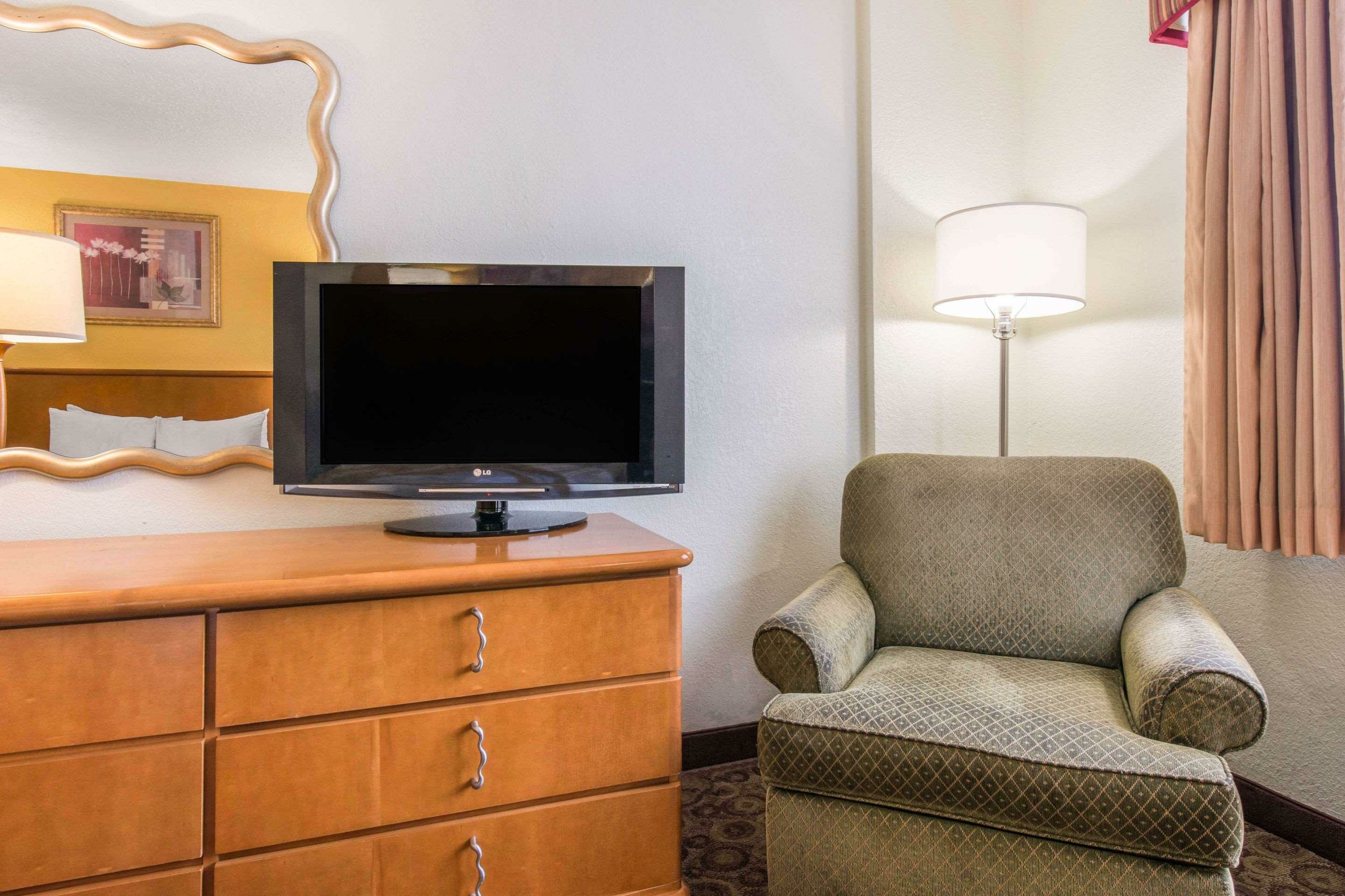 Фото Quality Inn & Suites Near the Theme Parks