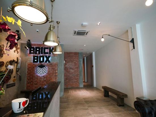 Фото Brick Box Hotel