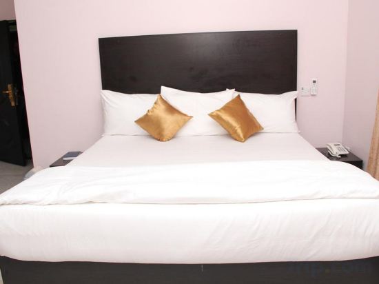 Фото Blooms Spot Hotel and Apartments