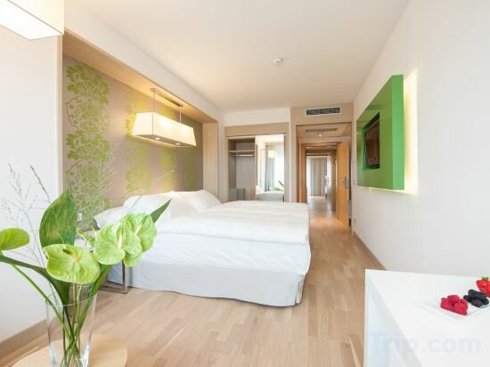 Фото Occidental Praha Five