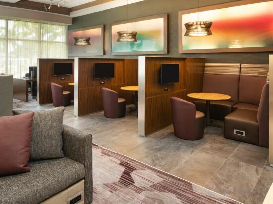 Фото Courtyard by Marriott Miami Airport