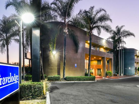 Фото Travelodge by Wyndham Commerce Los Angeles Area