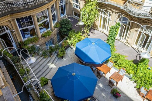 Внешний вид отеля Radisson Blu Schwarzer Bock Hotel в Висбадене, фото 4