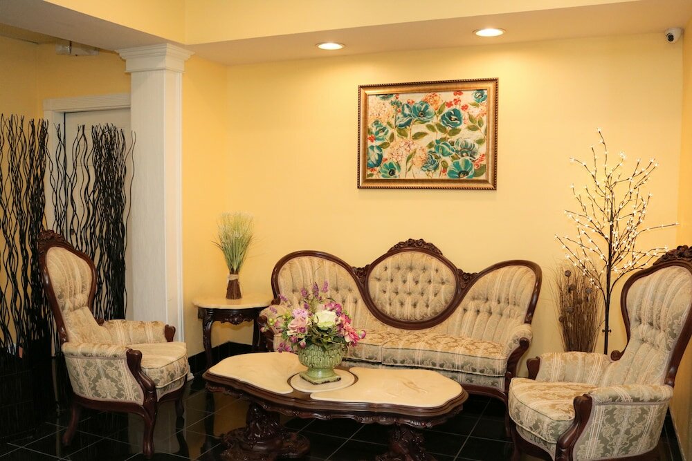 Фото Shining Light Inn & Suites