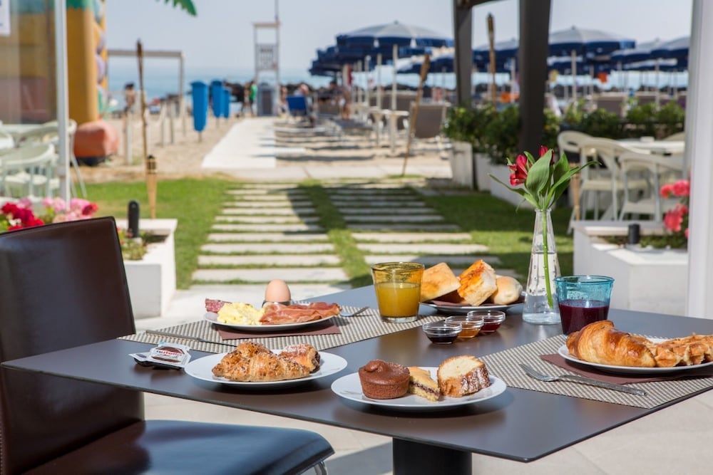 Фото Sea Lion Hotel