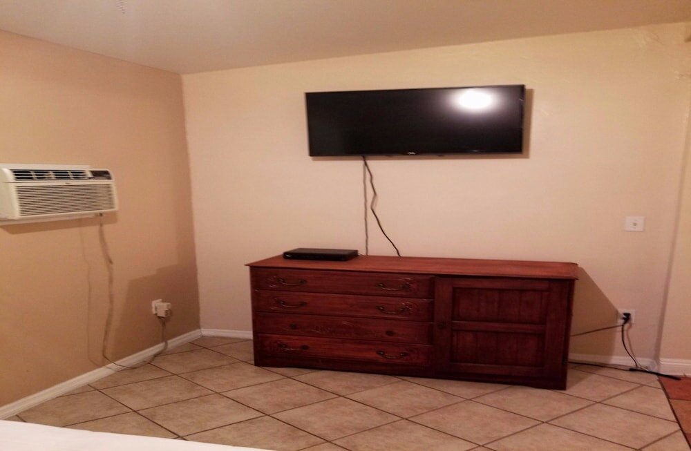 Фото Monterey Inn Hotel