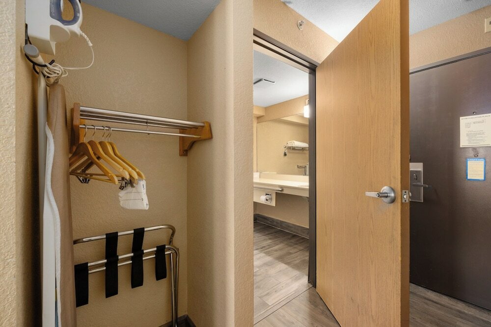 Фото Ramada by Wyndham Portland