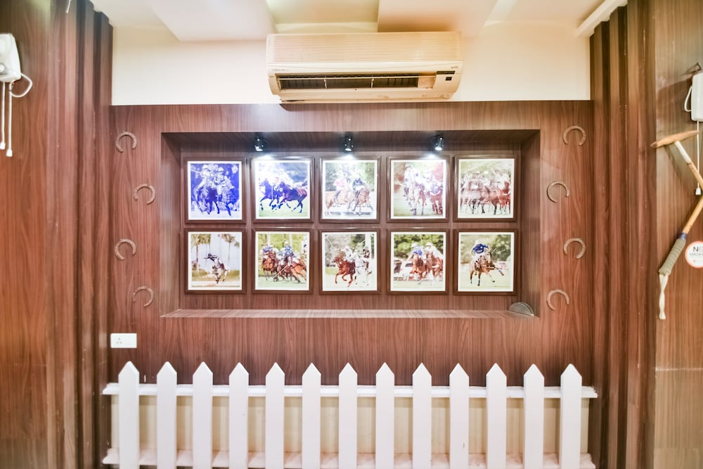 Фото Hotel Flowers Inn