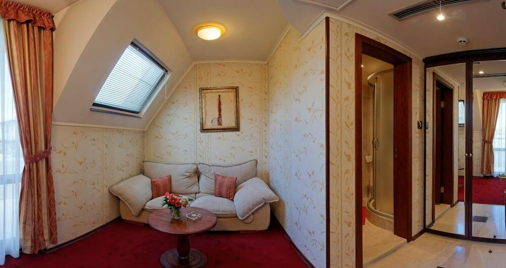 Фото Hotel Capitol