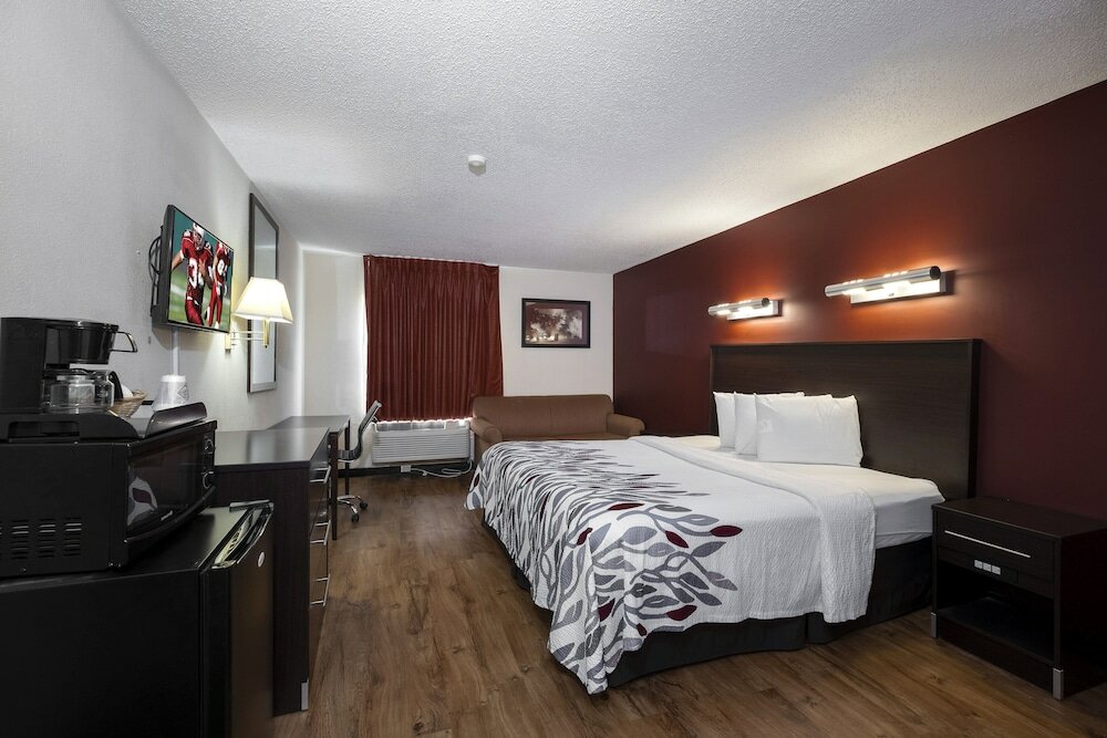 Фото Red Roof Inn Charlotte - University