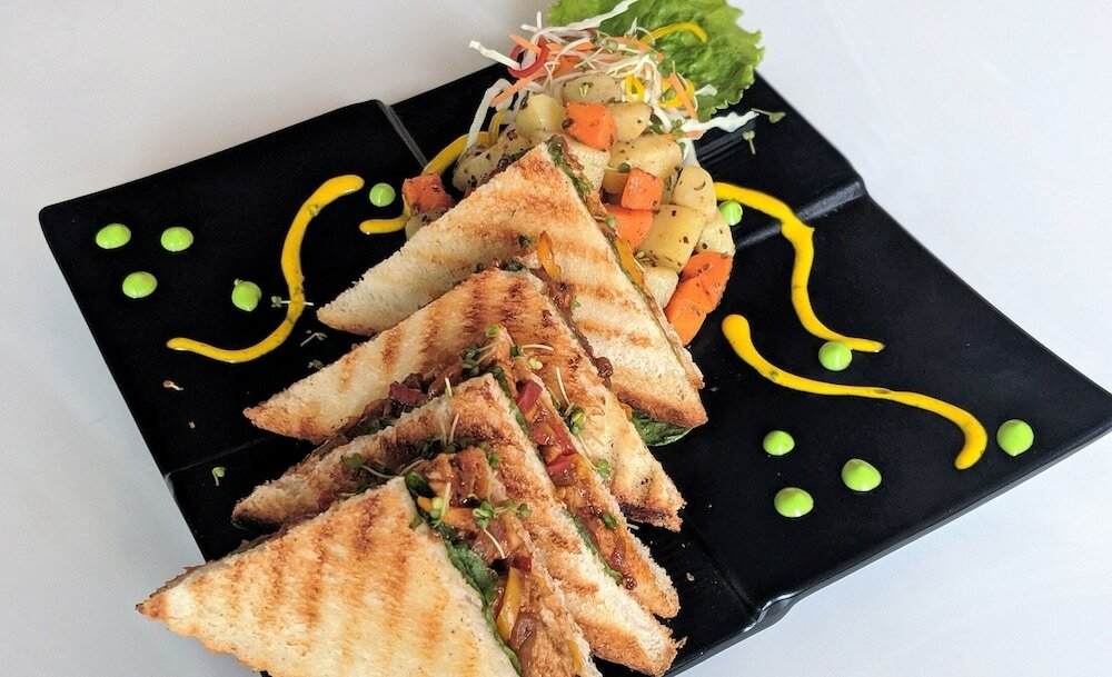 Фото BluPetal - A Business Hotel