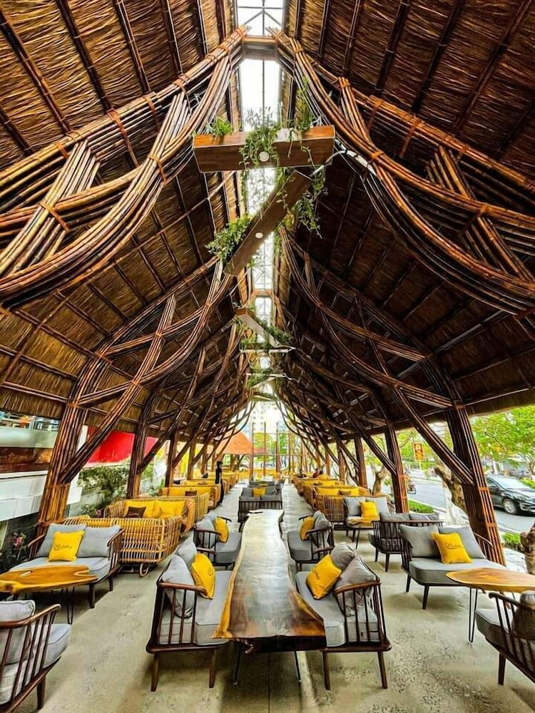 Фото Miss Bamboo The Light Hotel