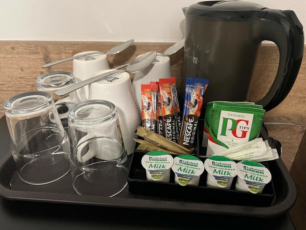 Фото Tudor Court Hotel