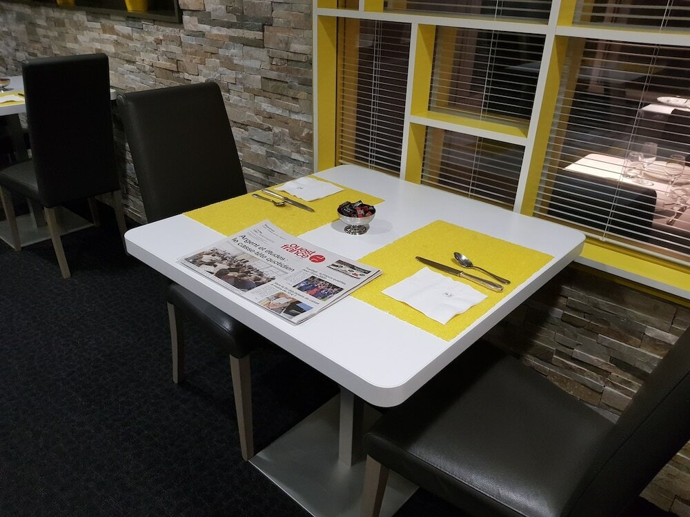 Фото Logis Hôtel À La Bonne Auberge