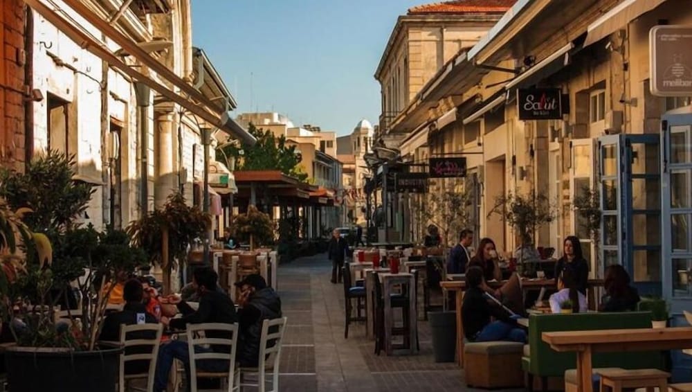 Фото Alinea Suites Limassol Center