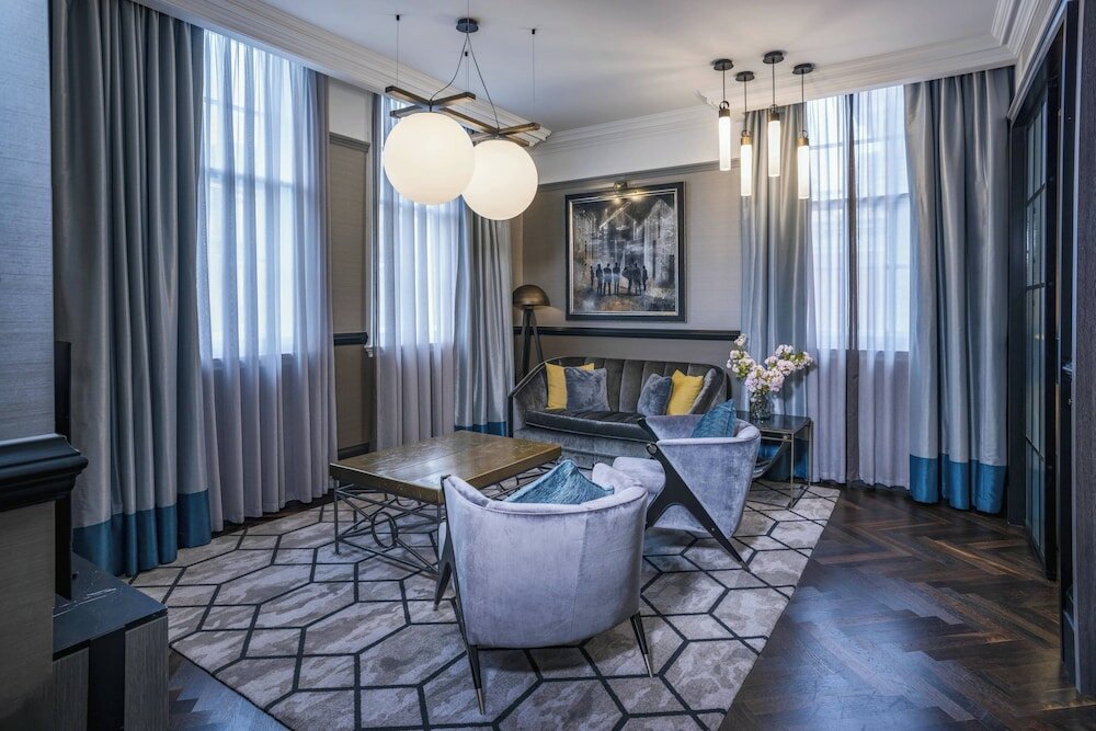 Фото The Dixon Autograph Collection