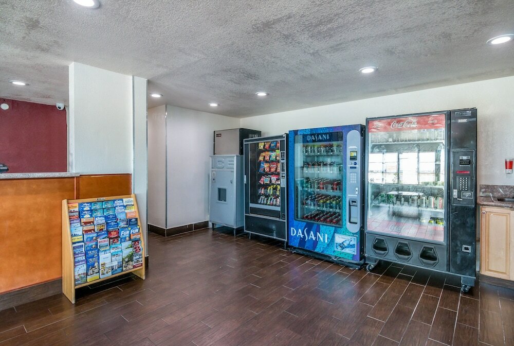 Фото Red Roof Inn Palmdale/Lancaster