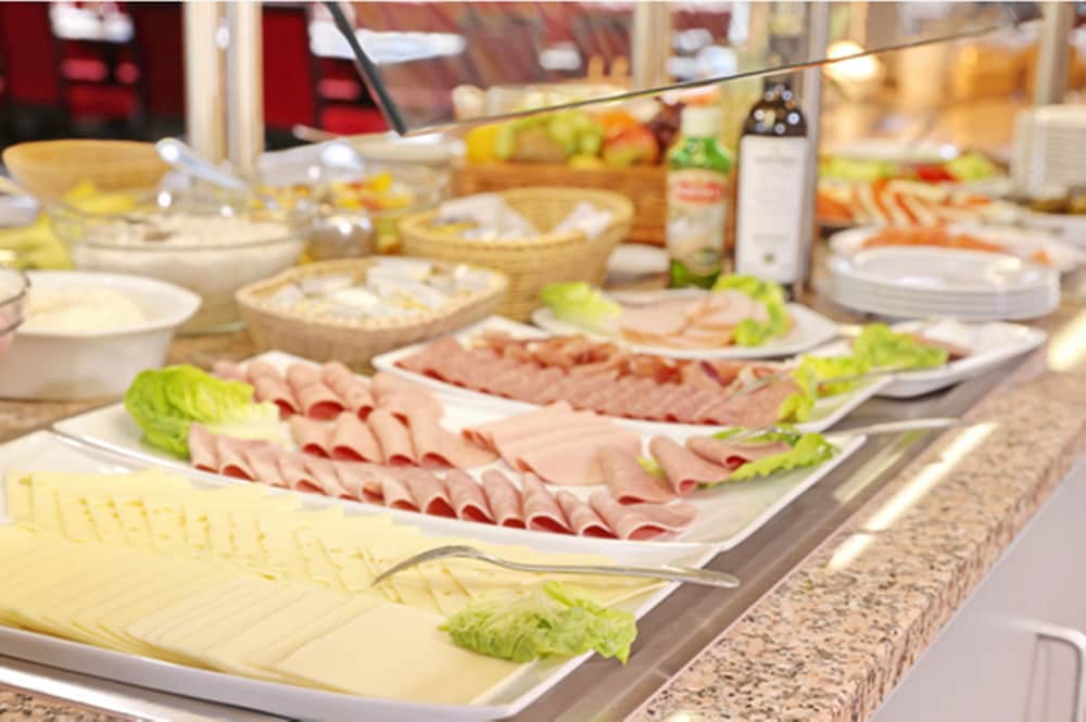 Фото Hotel Alarun