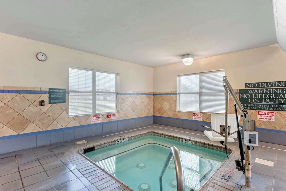 Фото Comfort Inn & Suites