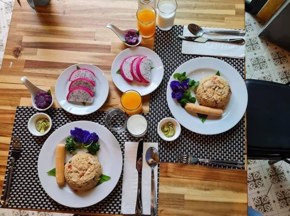 Фото Phuket Airport Place