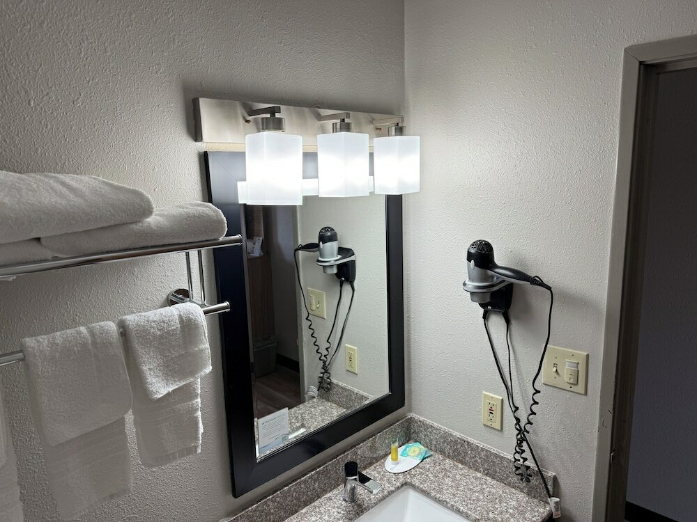 Фото Days Inn by Wyndham Muncie -Ball State University