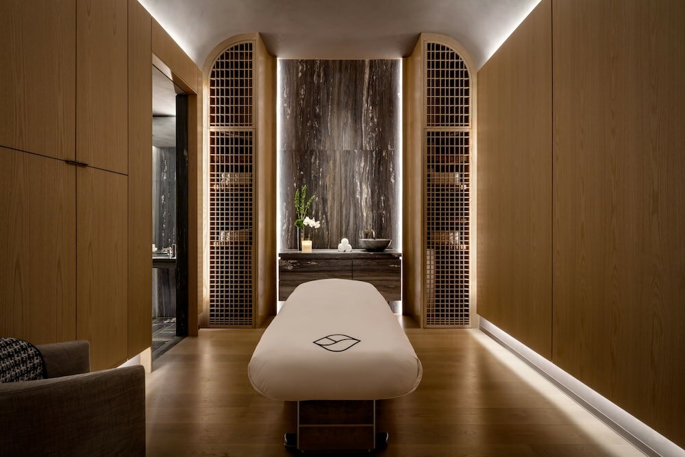 Фото Fairmont Century Plaza Gold Experience