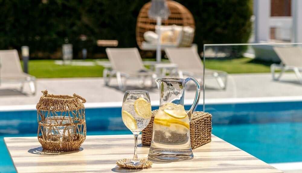 Фото White Canvas Boutique Studios