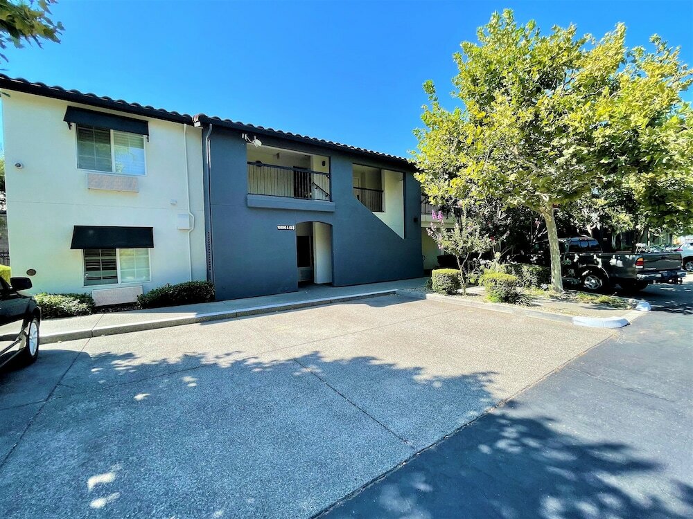 Фото University Park Inn & Suites