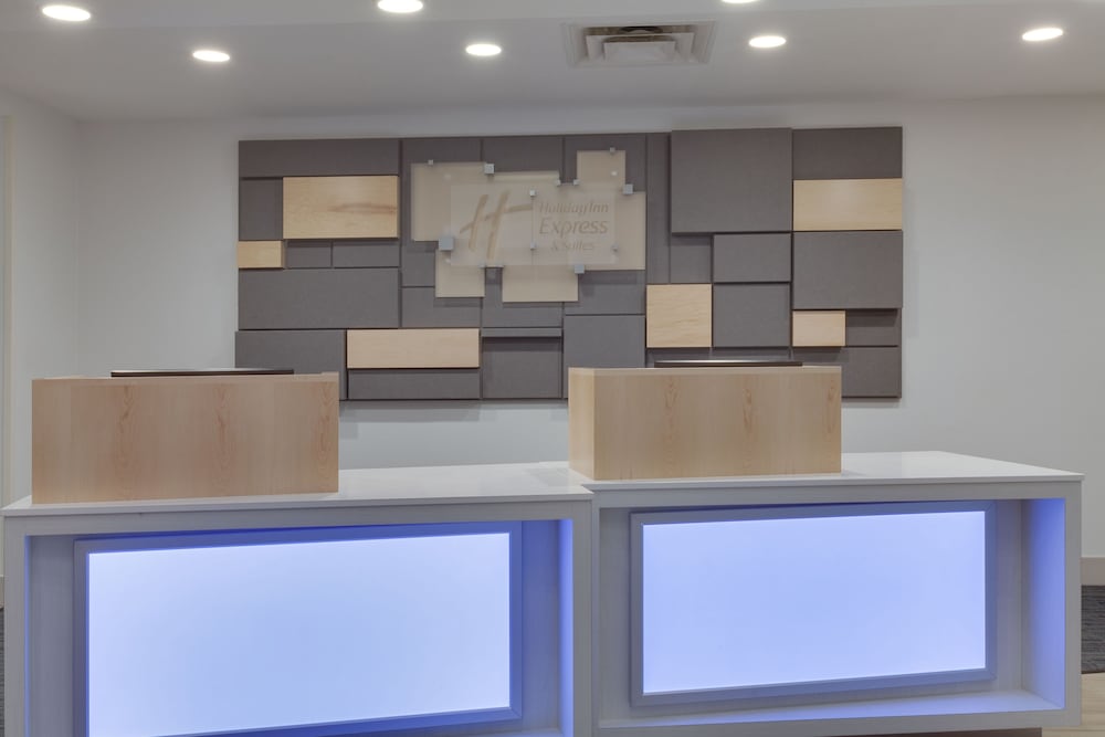 Фото Holiday Inn Express & Suites Orlando International Airport