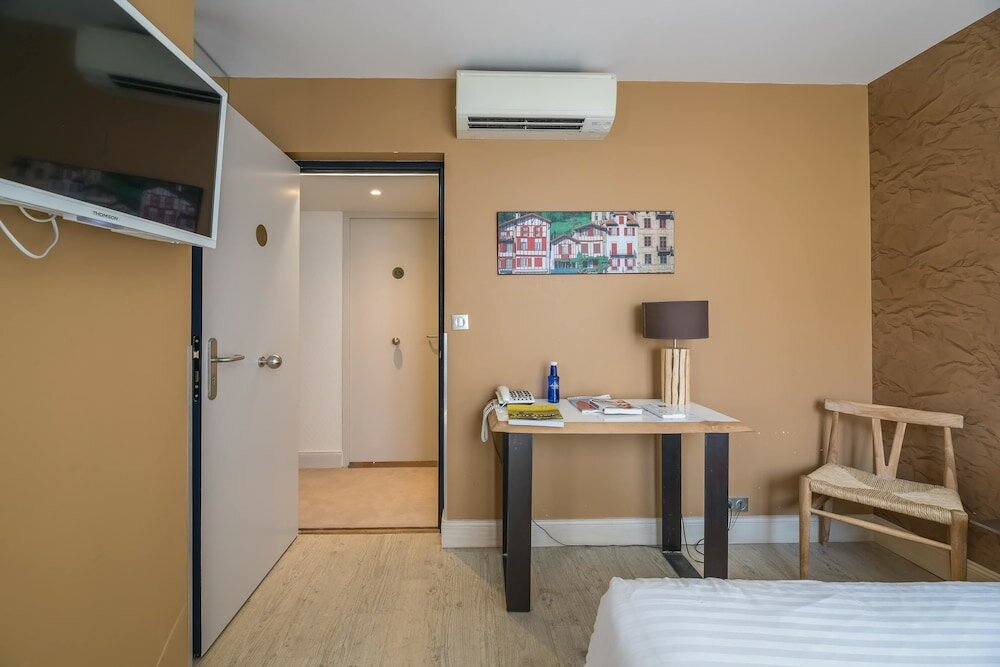 Фото Hôtel Cosmopolitain