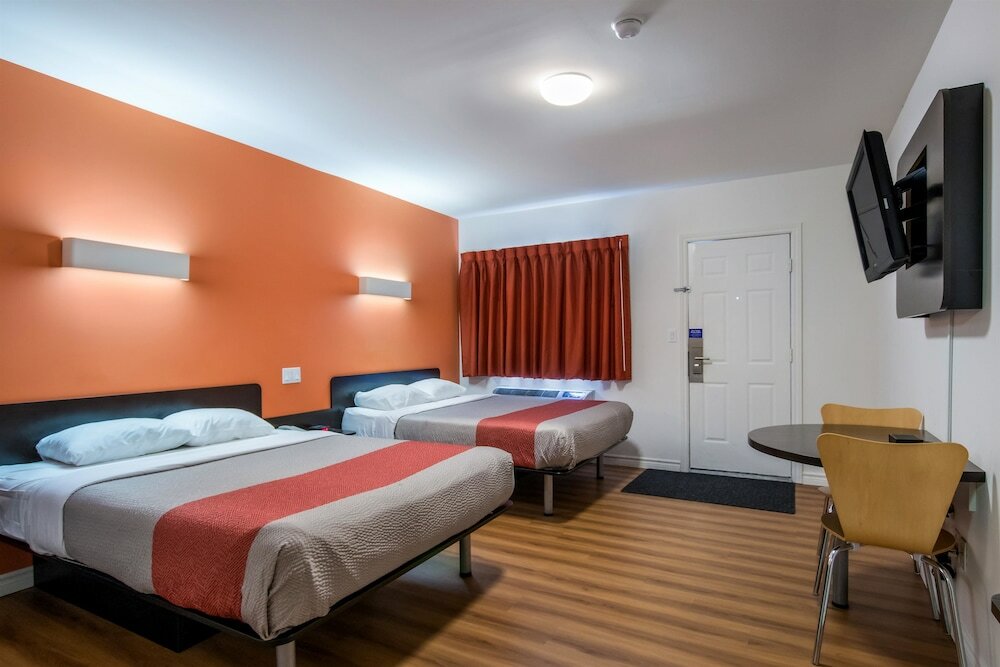 Фото Motel 6 Sudbury, On