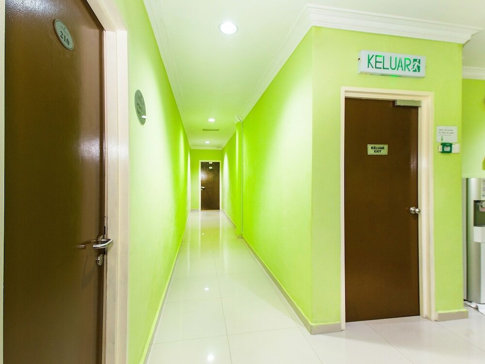 Фото Oyo 443 Crystal City Hotel