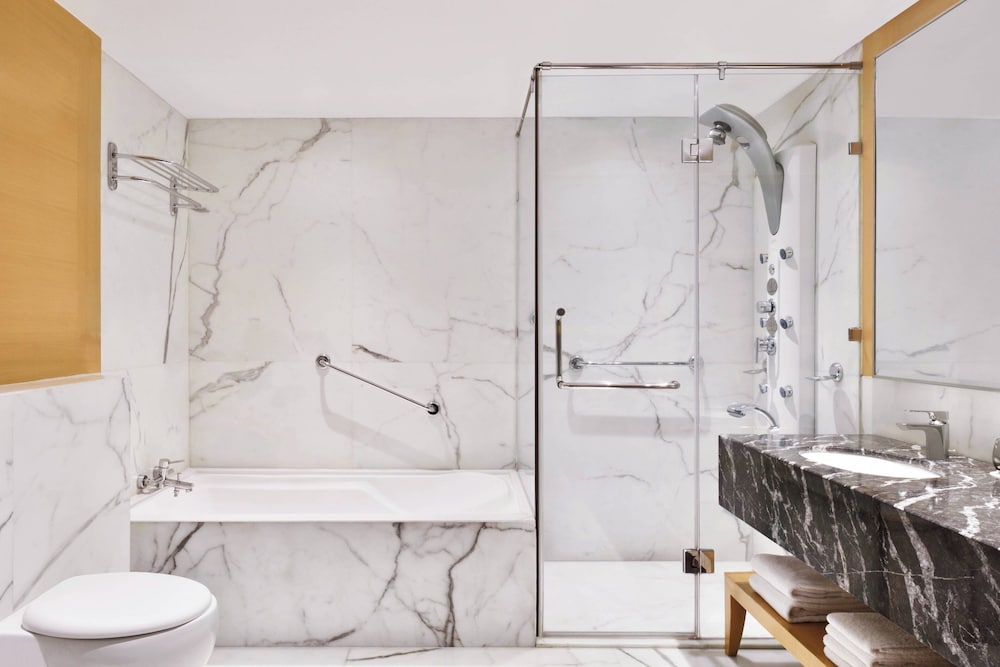 Фото Courtyard by Marriott Chennai