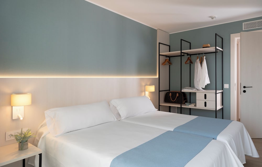 Фото Aparthotel Costa Encantada