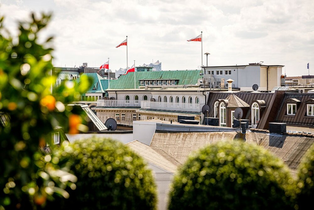 Фото Fairmont Hotel Vier Jahreszeiten