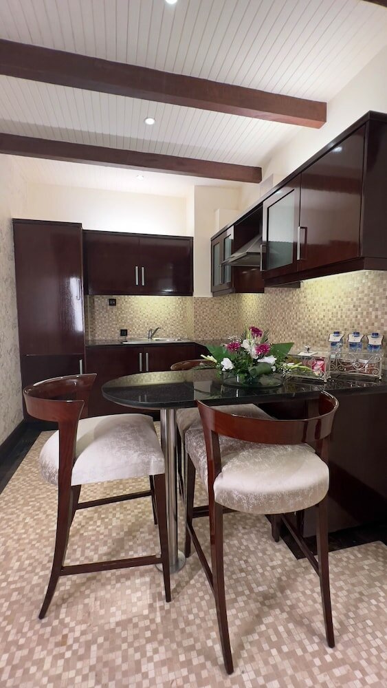 Фото Heritage Luxury Suites- All Suite hotel