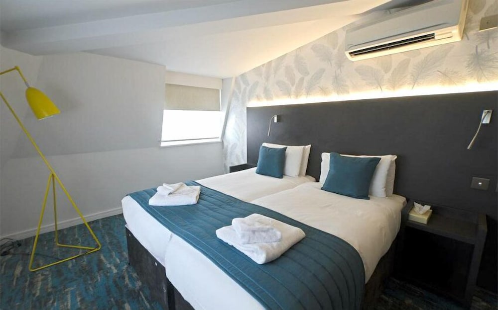 Фото Commodore Hotel