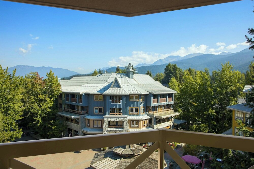 Фото Delta Hotels by Marriott Whistler Village Suites