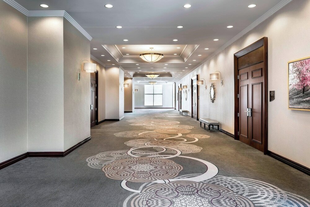 Фото Sheraton Toronto Airport Hotel & Conference Centre