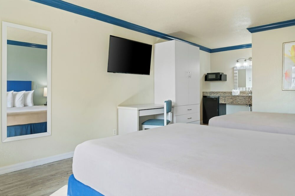 Фото SureStay Plus by Best Western Orlando International Drive