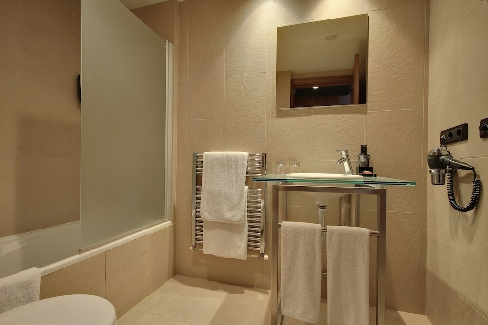 Фото Hotel Badalona Tower