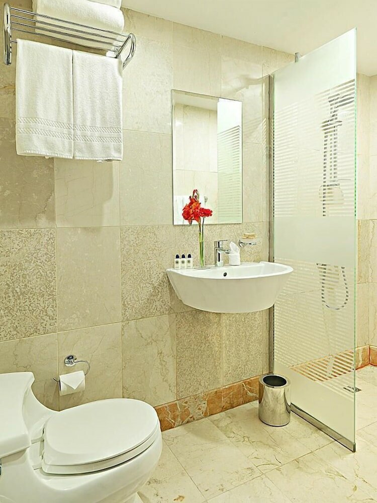 Фото Nour Al Thuria Hotel