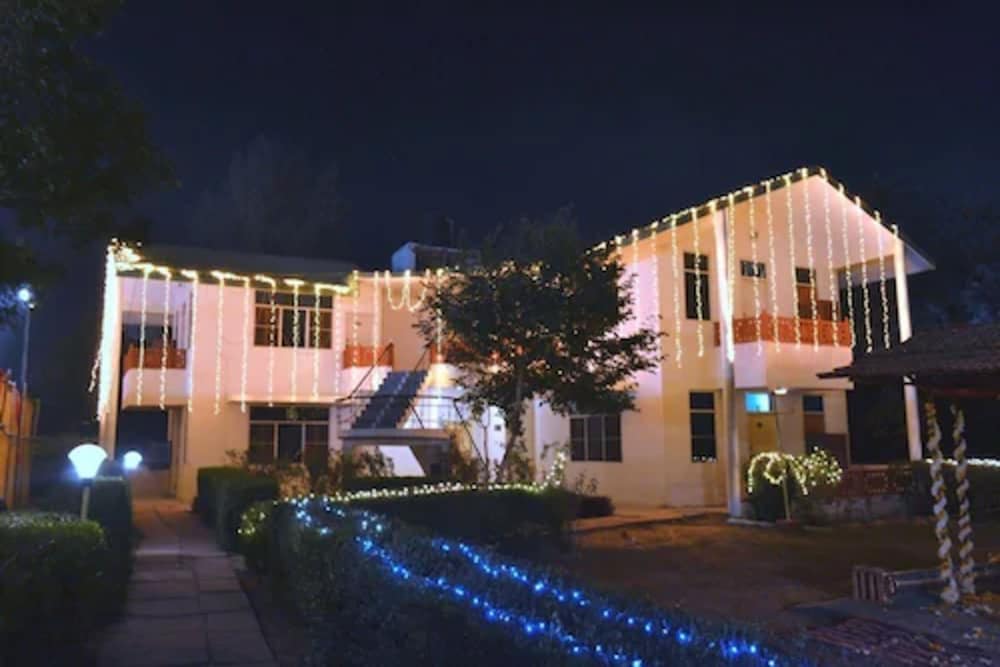 Фото The New Swaraj Resort