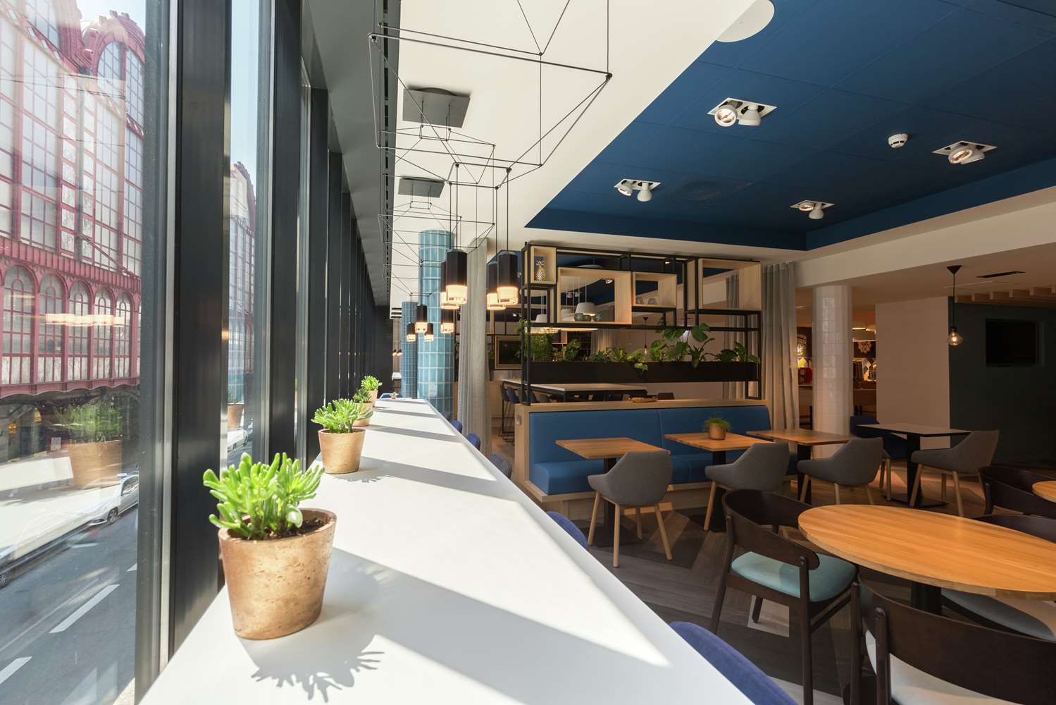 Фото Hampton by Hilton Antwerp Central Station