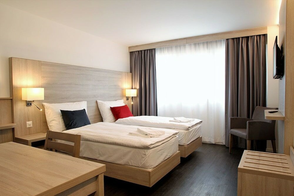 Фото отеля 2